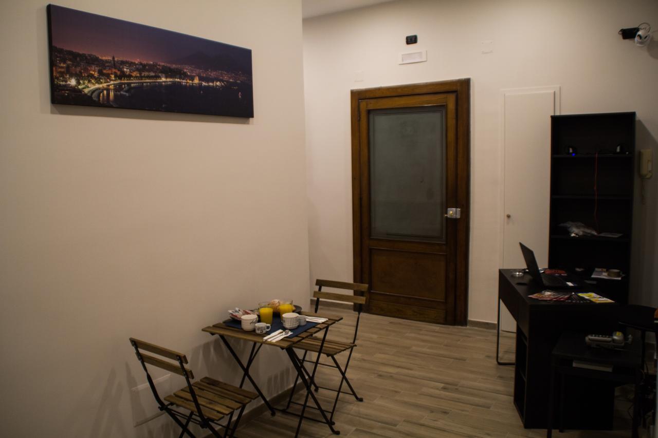 ナポリ Interno 10 Cavour Bed & Breakfast エクステリア 写真